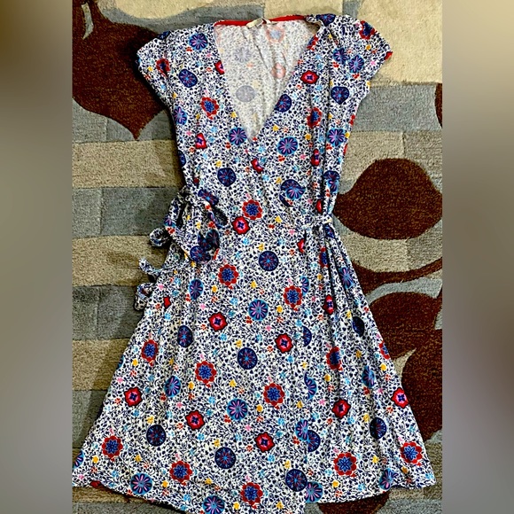 Boden Medallion Short Sleeve Floral Jersey Wrap Dress - Picture 5 of 10